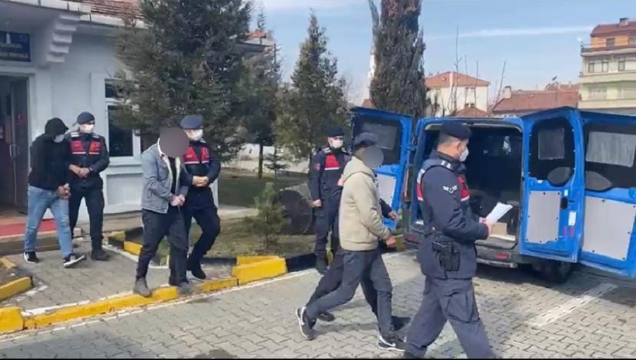 Çiftçilere yaka silktiren hırsızlar yakalandı;