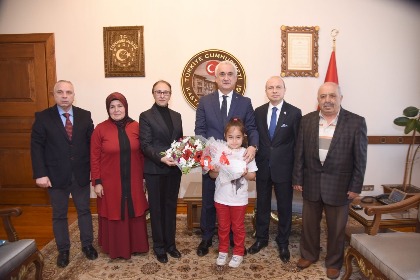 Kütüphaneler haftası kapsamında Vali Çakır’a ziyaret;