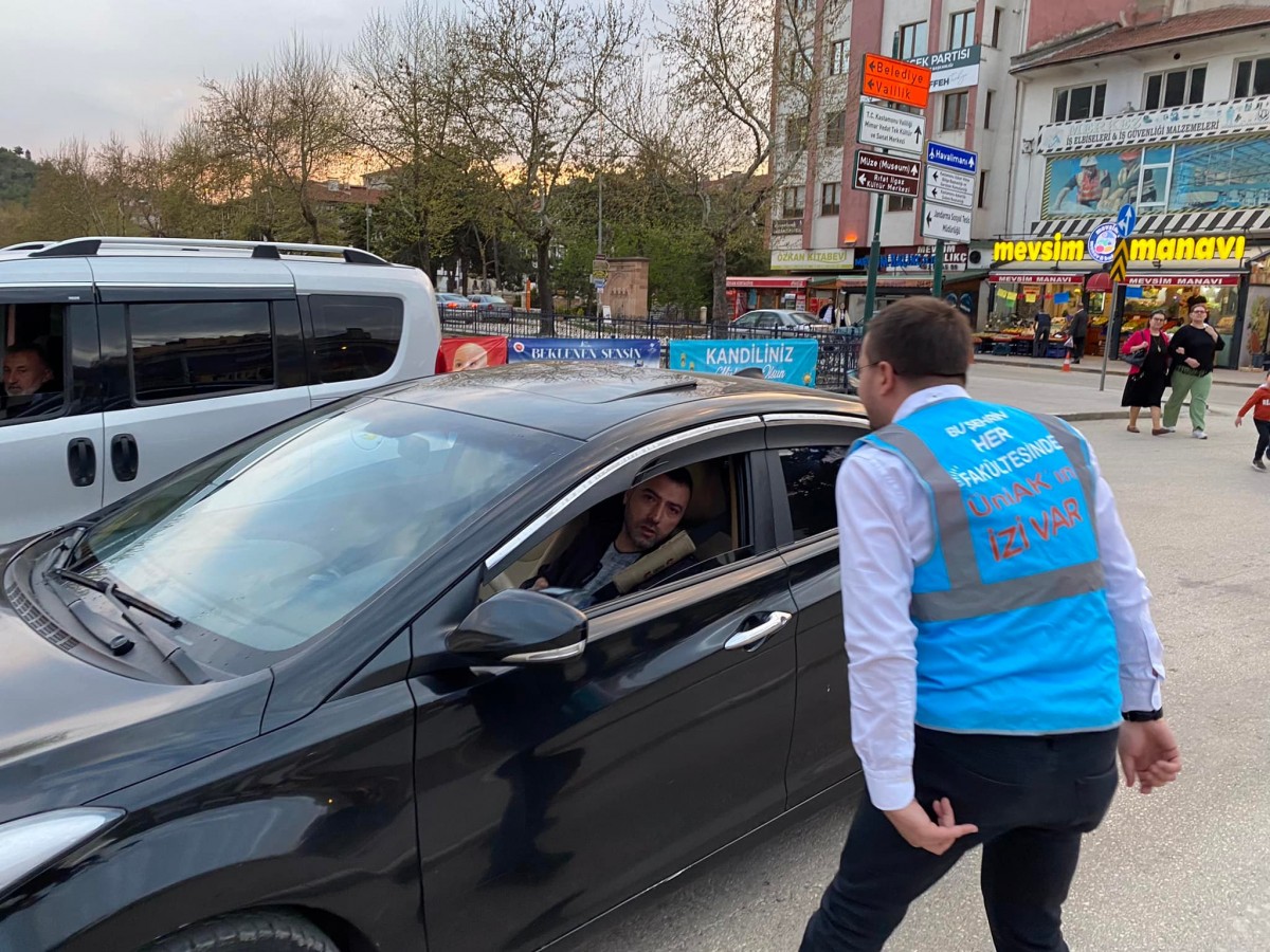 AK Gençlik, 'İftar mesaisinde';