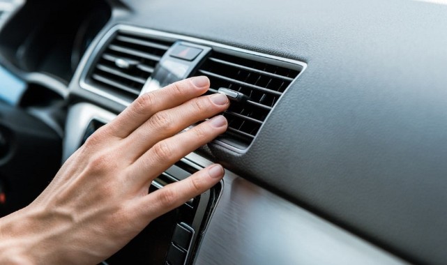 Arabayı çalıştırır çalıştırmaz klima açılır mı?
