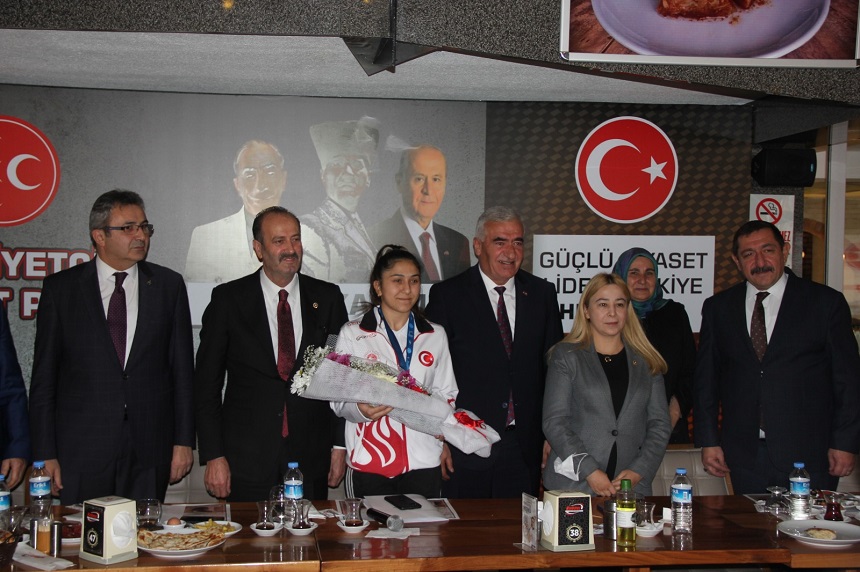 MHP Heyetinden Çığlıoğlu'na hürmet;
