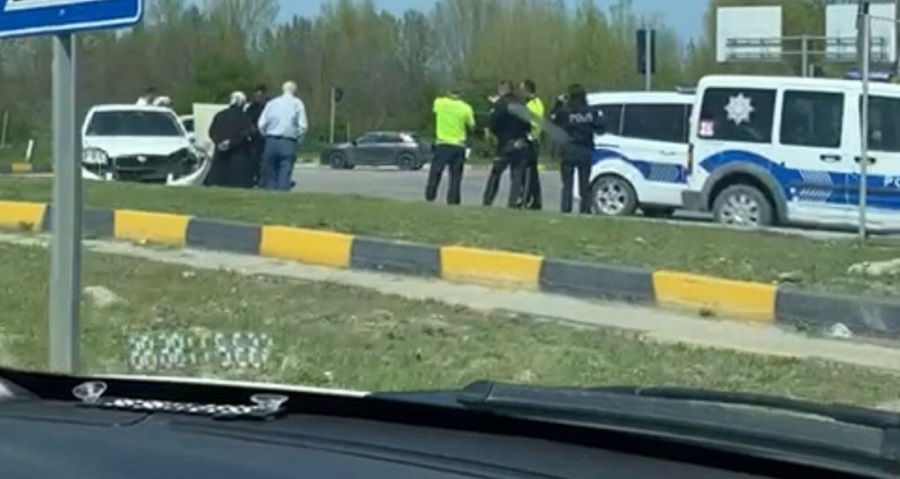 Sıkıntılı kavşakta bir kaza daha !;