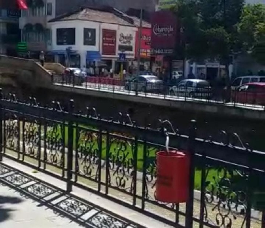 Şehir merkezine indi;
