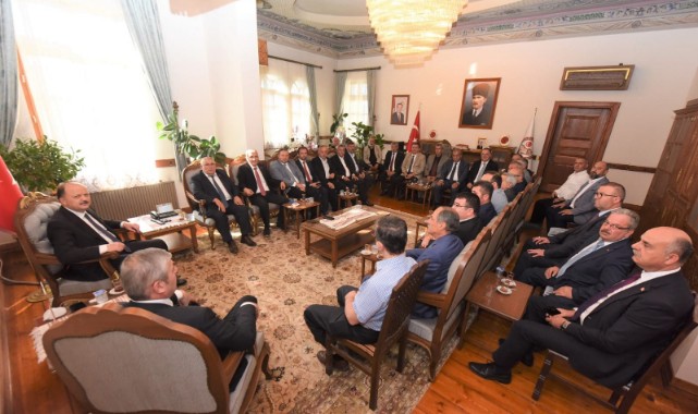 AK Parti'den Vali Meftun Dallı'ya ziyaret;
