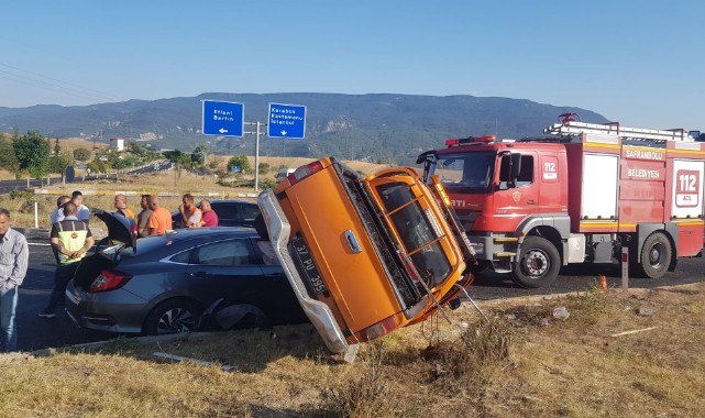 Karayolları aracı ile çarpıştı: 6 yaralı;