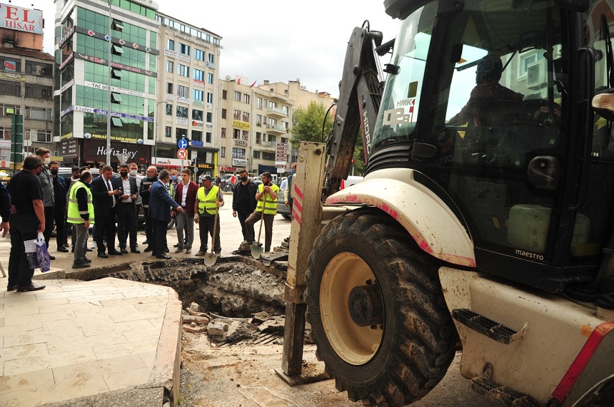 O Mahallede Kanalizasyonlar Yenileniyor;