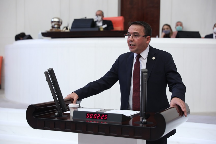 "Gençlerimiz, çaresiz ve sahipsiz kalmıştır";