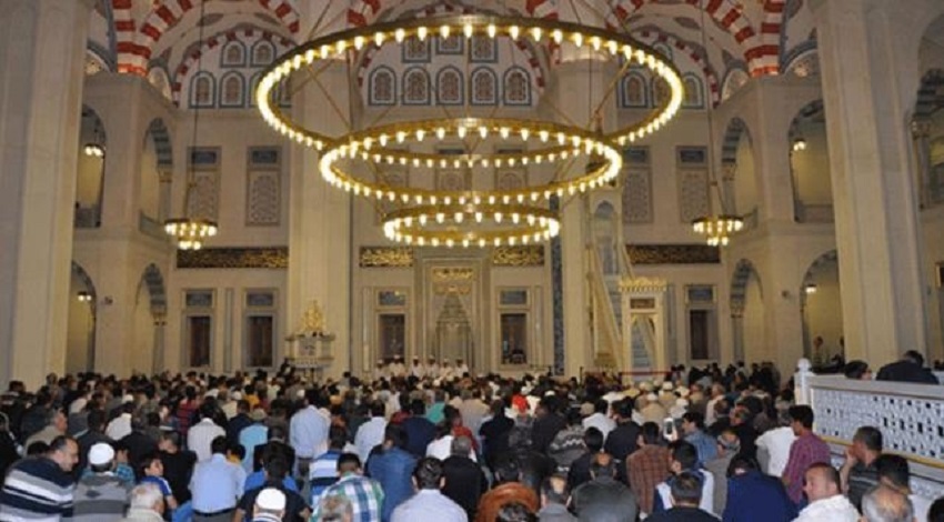 Diyanet İşleri Başkanlığı'ndan 'teravih namazı' kararı;