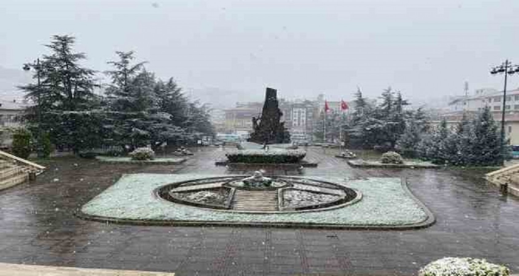 Kastamonu'da kar yağışı etkili oluyor;