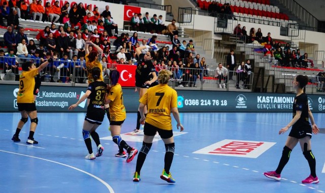 Kastamonu Belediyespor, yarı finale yükseldi;