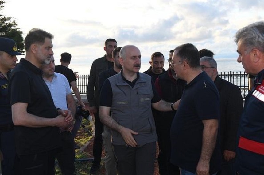Bakan Karaismailoğlu bölgede;