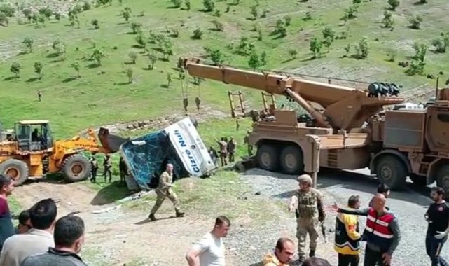 Şırnak't a askerleri taşıyan otobüs devrildi: 2 şehit;