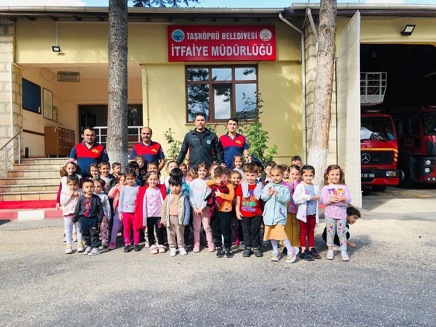 Anaokulu öğrencileriyle yangın tatbikatı;
