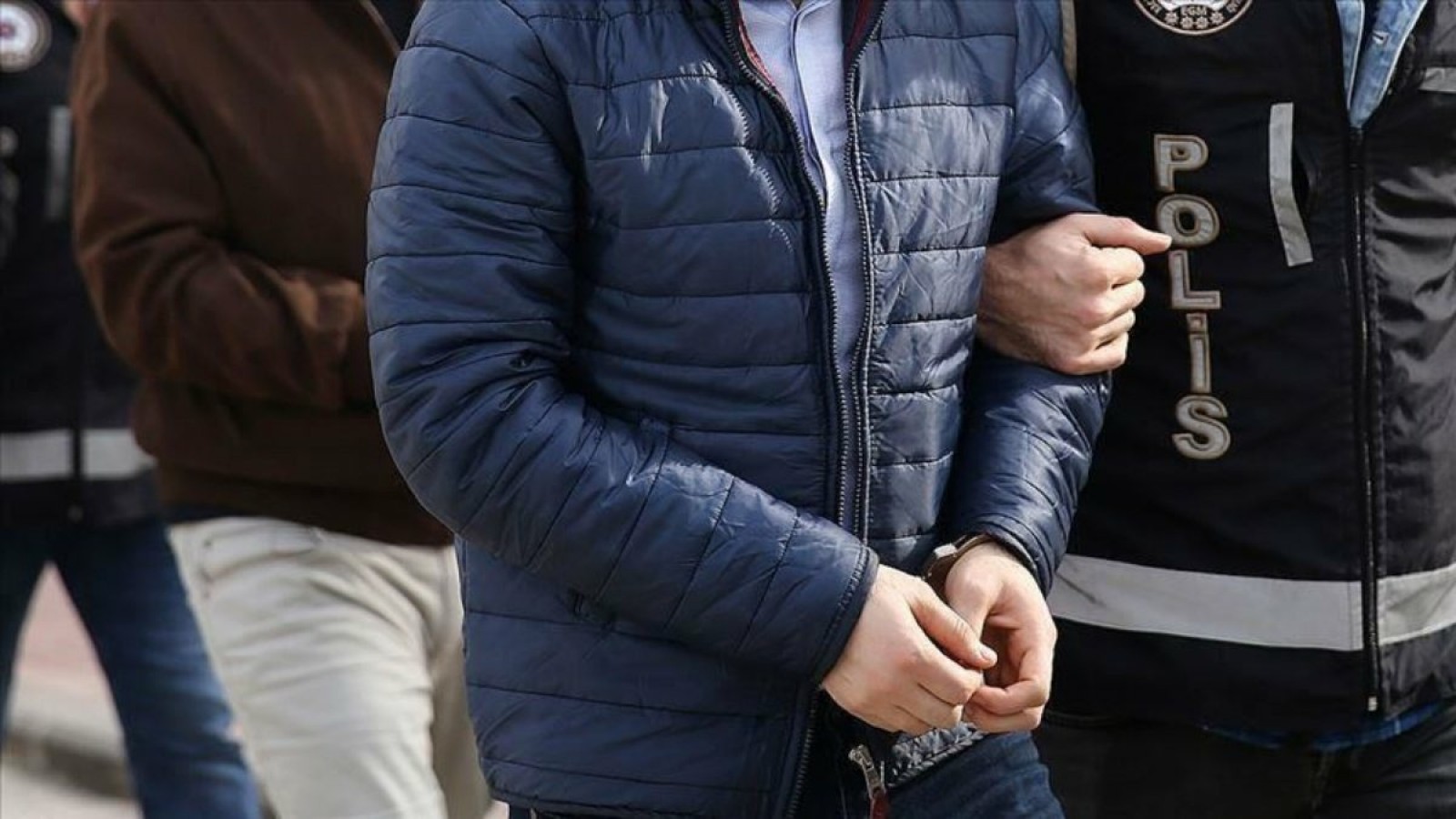 FETÖ operasyonu: 8 tutuklama;