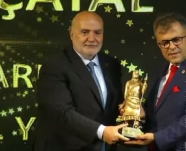 Çatal’a, en başarılı yerel yönetici ödülü;
