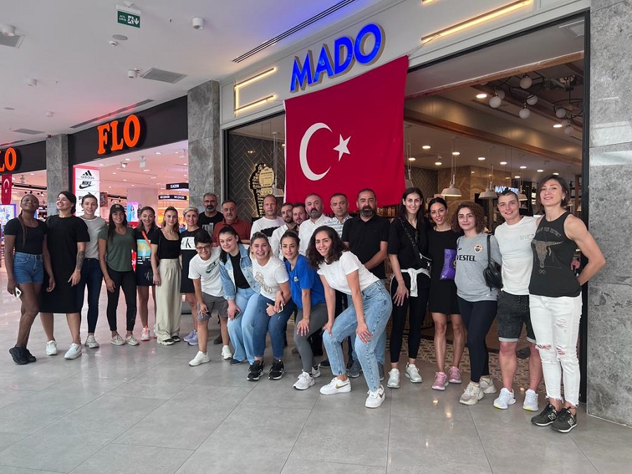 Altın kızlar Süper Kupa öncesi kahvaltıda;